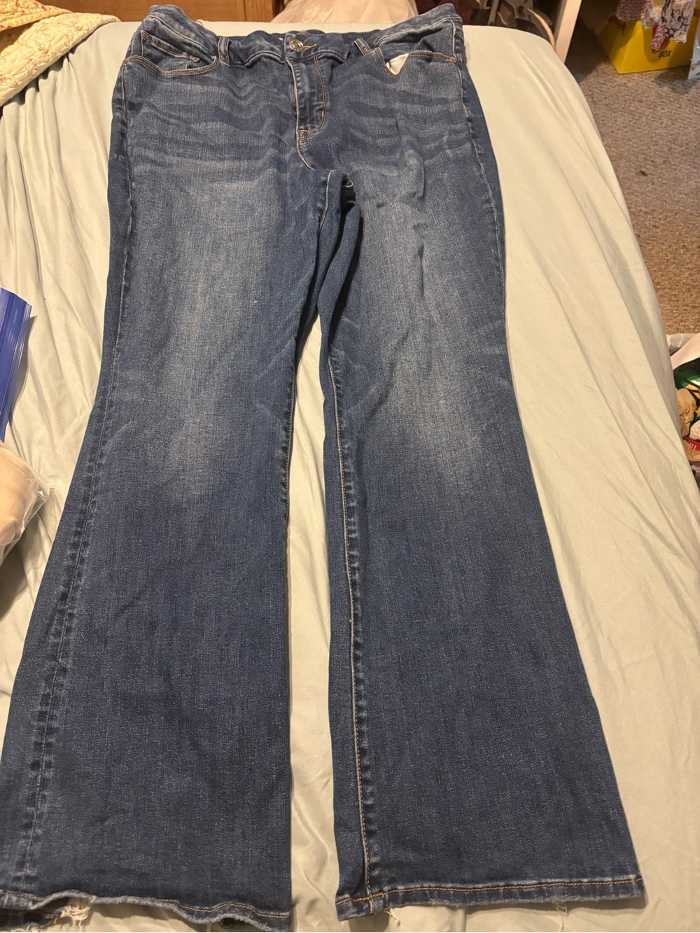 American Eagle Outfitters Wide Leg Jeans in Medium Blue 18